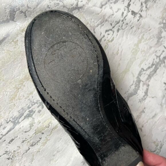 Tory Burch Caroline black patent gold naplak elastic ballet flat - Picture 9 of 15
